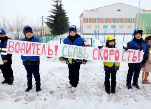 С днем рождения отрядов ЮИД поздравляют юидовцы Кирбинской школы