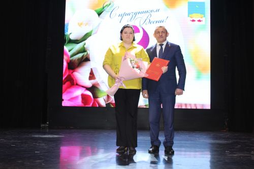 Лаишевских дам поздравили с их праздником