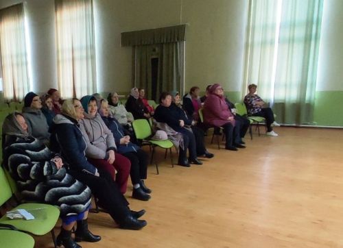 В Нармонском сельском доме культуры артисты из Никольского поставили спектакль