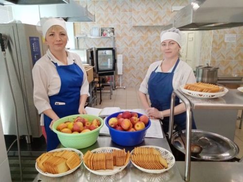 Укучыларның әти-әниләре Лаеш мәктәпләренең берсендә балалар туклануын оештыруны тикшерделәр