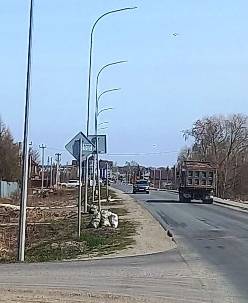 Придорожные полосы вдоль автомобильный дороги Сокуры – Кирби привели в порядок