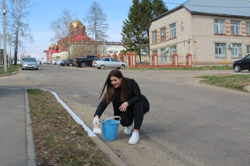 Сотрудники редакции газеты «Камская новь» приняли участие в субботнике в Лаишеве