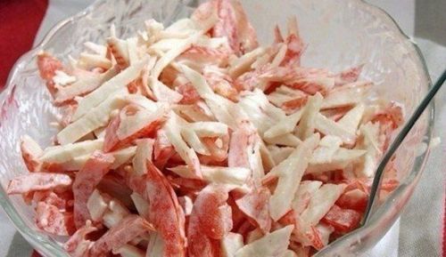 Быстрый салат с сыром и помидорами