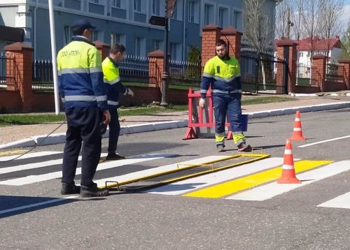 В Лаишево обновляют пешеходные переходы