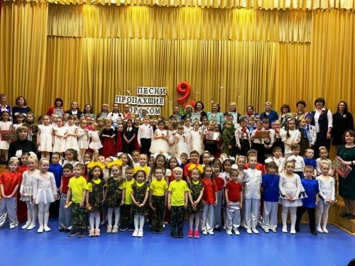 140тан артык балалар бакчасы тәрбияләнүчеләре районның “Песни, пропахшие порохом” фестивалендә катнаштылар