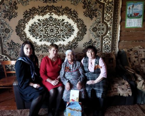 В Атабаево Лаишевского района ветеранам труда вручили подарки