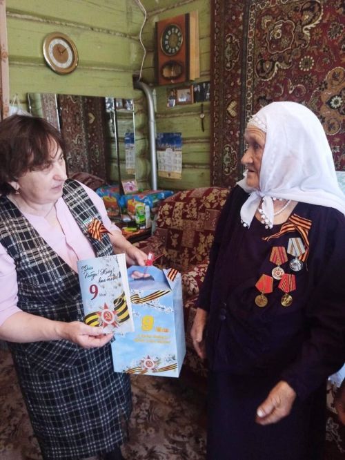 В Атабаево Лаишевского района ветеранам труда вручили подарки