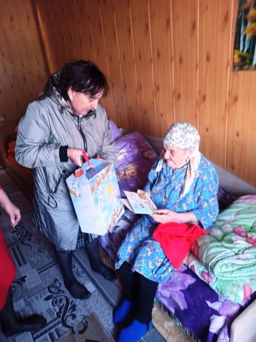 В Атабаево Лаишевского района ветеранам труда вручили подарки