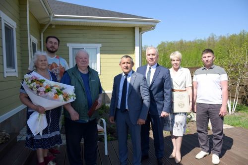 Ильдус Зарипов поздравил семью Демидовых с 60-летием бракосочетания