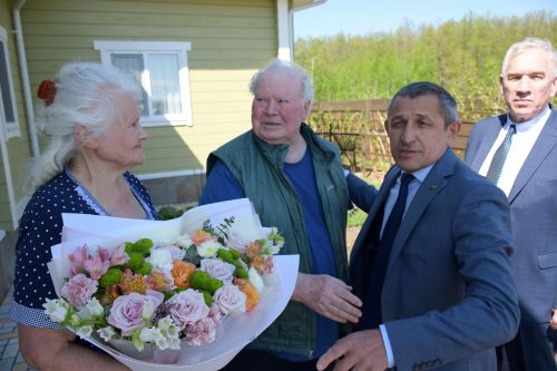 Ильдус Зарипов поздравил семью Демидовых с 60-летием бракосочетания