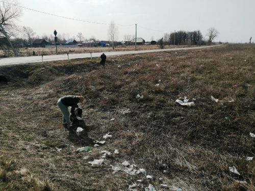 Жители Егорьевского поселения дружно вышли на субботник