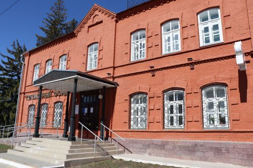 Жители Лаишева сегодня вышли на субботник