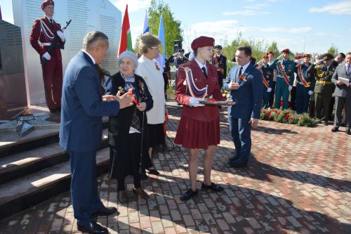 Новый памятник в селе Усады символизирует преемственность поколений