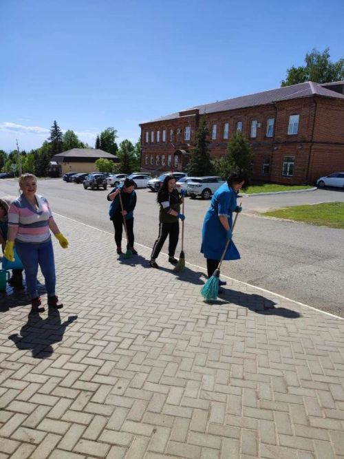 А в Лаишеве сегодня субботник
