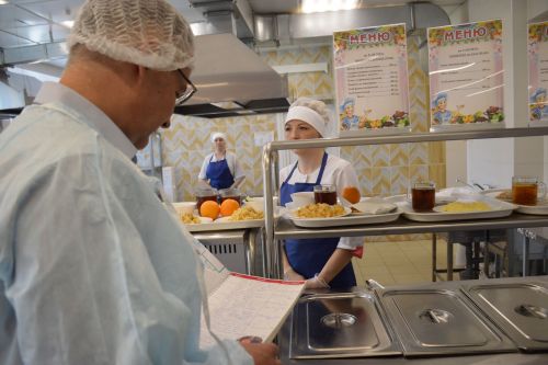 Общественные деятели республики и Лаишевского района проверили состояние школьного питания