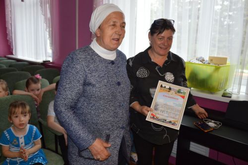 Артисты народного театра-студии «Мыльница» показали воспитанникам Лаишевского детского дома постановку «Кошкин дом»