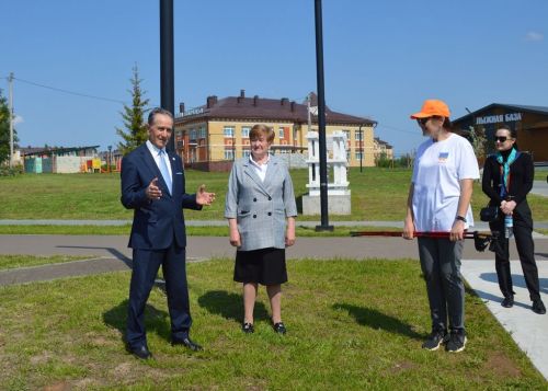 Тур по Лаишеву начался с тренировки по скандинавской ходьбе