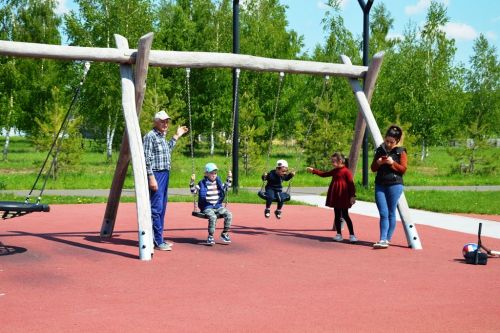 Тур по Лаишеву начался с тренировки по скандинавской ходьбе