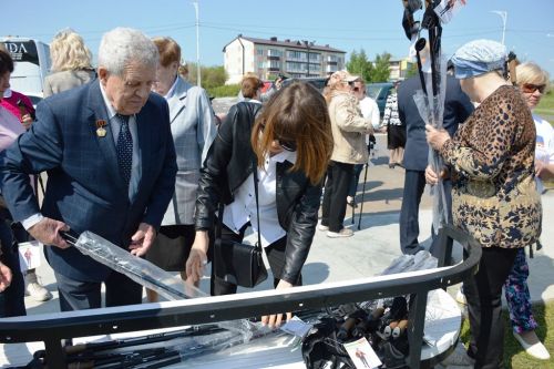 Тур по Лаишеву начался с тренировки по скандинавской ходьбе