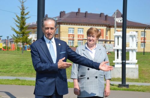 Тур по Лаишеву начался с тренировки по скандинавской ходьбе
