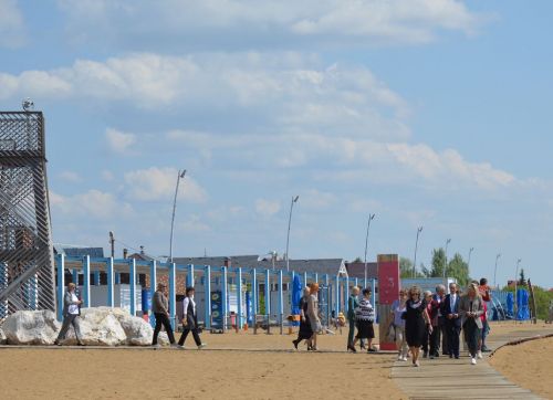 Тур по Лаишеву начался с тренировки по скандинавской ходьбе