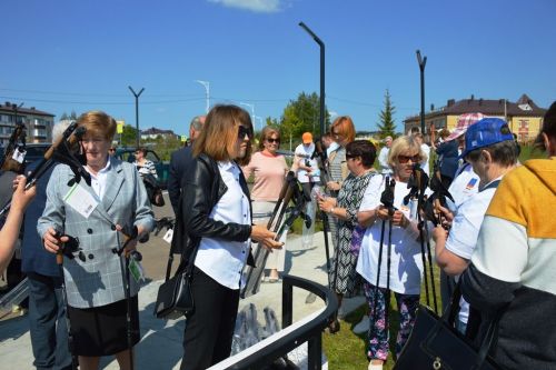 Тур по Лаишеву начался с тренировки по скандинавской ходьбе