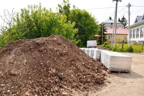 Продолжается строительство нового сквера в Лаишево по национальному проекту