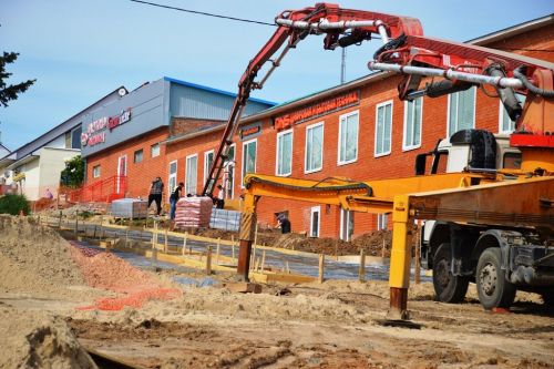 Продолжается строительство нового сквера в Лаишево по национальному проекту