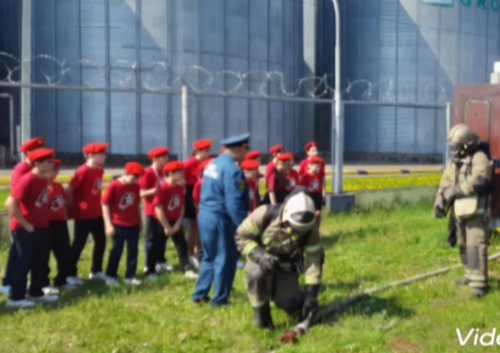 Школьникам Лаишевского района показали работу пожарных