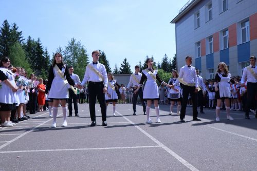 Прошел последний звонок в Лаишевской гимназии №1