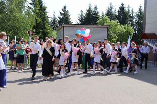 Лаешның 1нче гимназиясендә соңгы кыңгырау шалтырады