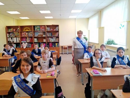 Последний звонок прозвенел для выпускников начальной школы