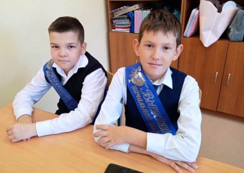 Последний звонок прозвенел для выпускников начальной школы