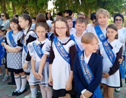 Последний звонок прозвенел для выпускников начальной школы
