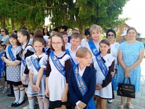Последний звонок прозвенел для выпускников начальной школы