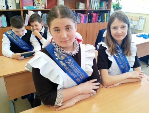 Последний звонок прозвенел для выпускников начальной школы