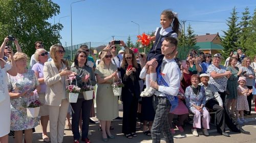 Рассказываем о Последнем звонке в Сокуровской школе Лаишевского района