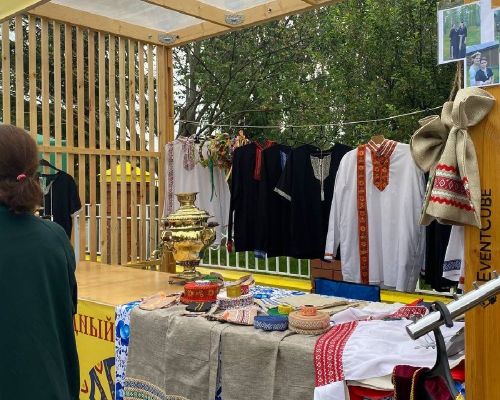 Каравон встречает гостей изделиями мастеров, радугой красок и отличным настроем