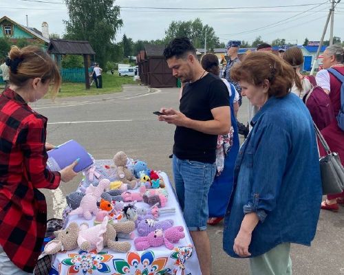 Каравон встречает гостей изделиями мастеров, радугой красок и отличным настроем