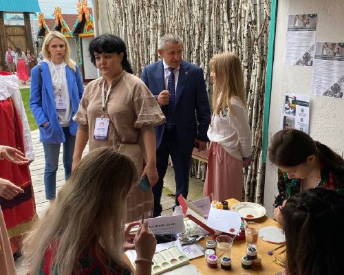 Каравон встречает гостей изделиями мастеров, радугой красок и отличным настроем