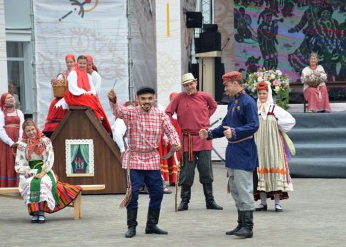 Главное действие Каравона в селе Никольское наблюдали сотни зрителей