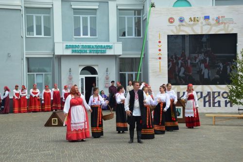 Главное действие Каравона в селе Никольское наблюдали сотни зрителей