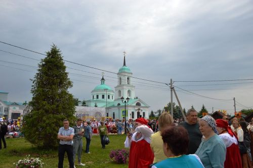 Главное действие Каравона в селе Никольское наблюдали сотни зрителей