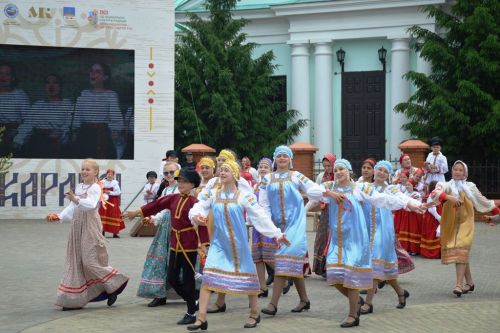 Главное действие Каравона в селе Никольское наблюдали сотни зрителей