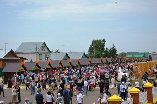 Главное действие Каравона в селе Никольское наблюдали сотни зрителей