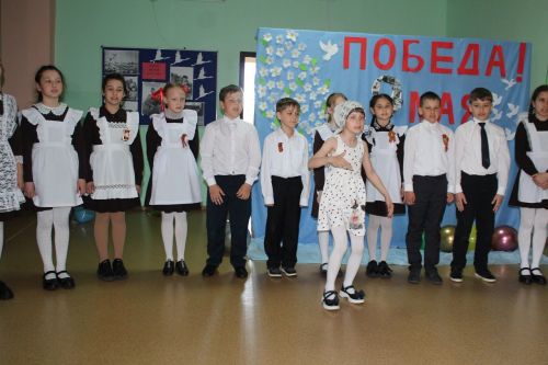 Учащиеся Лаишевской школы № 3 пели песни военных лет
