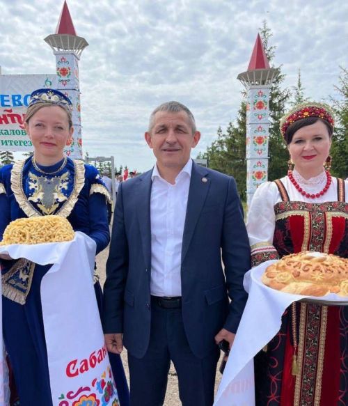 Глава Лаишевского района Ильдус Зарипов поздравляет жителей района с Сабантуем