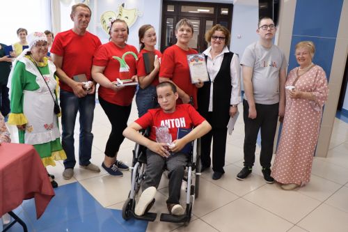 Клуб веселых и находчивых для людей с ограниченными возможностями по здоровью посвятили празднику «День России»