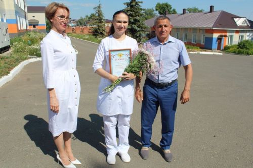 Лаеш районы башлыгы медицина хезмәткәрләрен медицина көне белән котлады