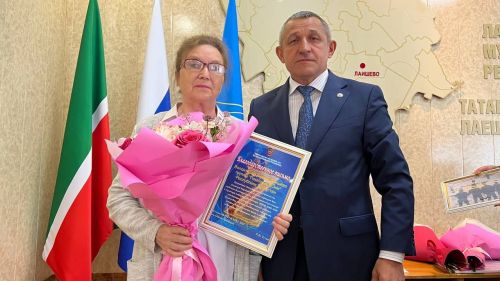 Ильдус Зарипов вручил благодарственные письма участницам группы «Помощь СВОим»